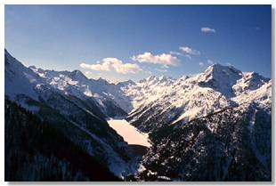 La valle Belviso, con a destra il Monte Torena e la conca dei 5 laghi (Foto di D.Negri)