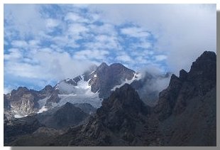 Il monte Disgrazia visto dal sentiero per il laghetto di Zana (foto M. Dei Cas)