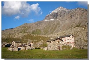 L'alpe Prabello ed il pizzo Scalino (foto M. Dei Cas)