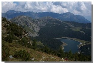 L'alpe ed il lago Pal&ugrave; (foto M. Dei Cas)