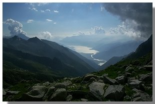 L'alto Lario visto dalla bocchetta di Spluga. Foto di M. Dei Cas