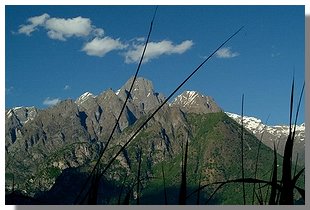 Il Sasso Manduino visto dalla riserva naturale di Pian di Spagna. Foto di R. Sysa Moiola - Archivio www.sysaworld.com