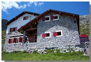 Il rifugio Omio (foto M.Dei Cas)
