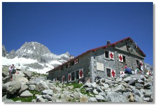 Il rifugio Gianetti (foto M.Dei Cas)