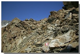 La salita al passo di Corna Rossa (foto M.Dei Cas)