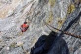 Tratto impegnativo attrezzato al passo Cameraccio (foto R. Ganassa)