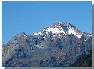 Il monte Disgrazia visto dalla strada Franscia-Campomoro. Foto di M. Dei Cas
