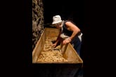 La lavorazione dell'impasto della Besciola (foto R. Moiola)