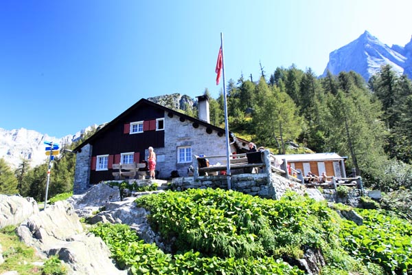 Il rifugio Sasc Four�  in Val Bondasca, Bregaglia (foto R.Moiola)