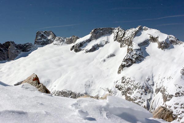 Cima di Castello e Cima da Cantun viste dal rifugio (foto L. Bruseghini)