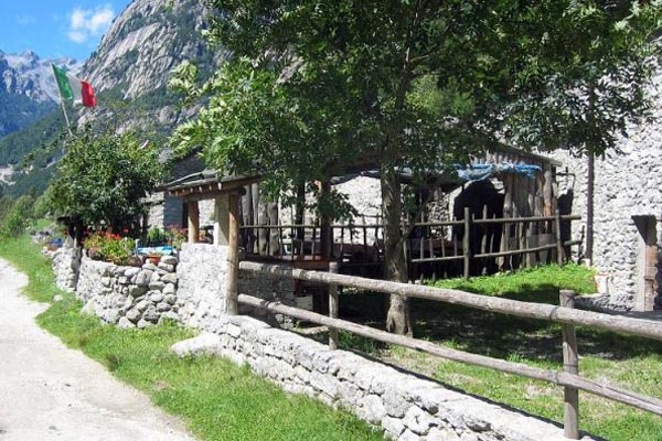 Il rifugio Luna Nascente (foto R. Moiola)