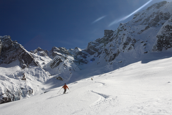 Discesa in neve polverosa sotto il pizzo Coca (foto R. Ganassa)