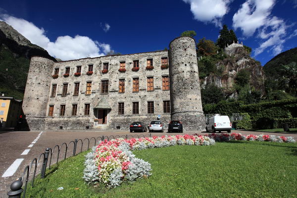 La Piazza Castello a Chiavenna (foto R. Moiola) La Piazza Castello a Chiavenna (foto R. Moiola)