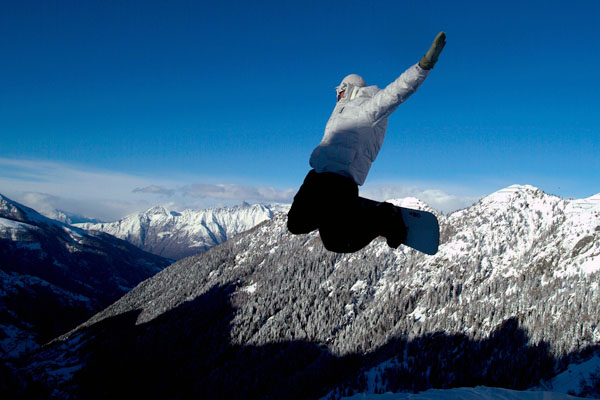 Evoluzioni con lo snowboard (foto R. Moiola) Evoluzioni con lo snowboard (foto R. Moiola)